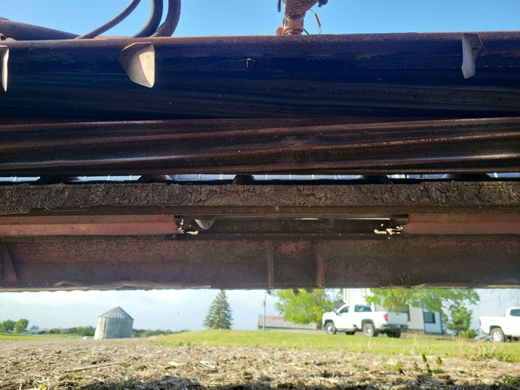 international-8840-swather-image-43