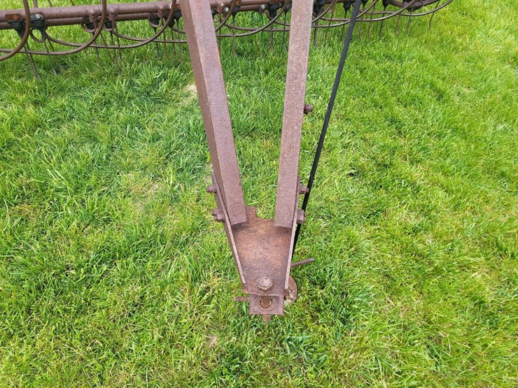 new-idea-bar-hay-rake-image-25