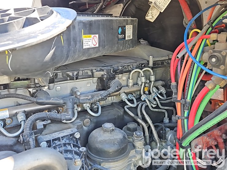 2019-freightliner-cascadia-125-image-37