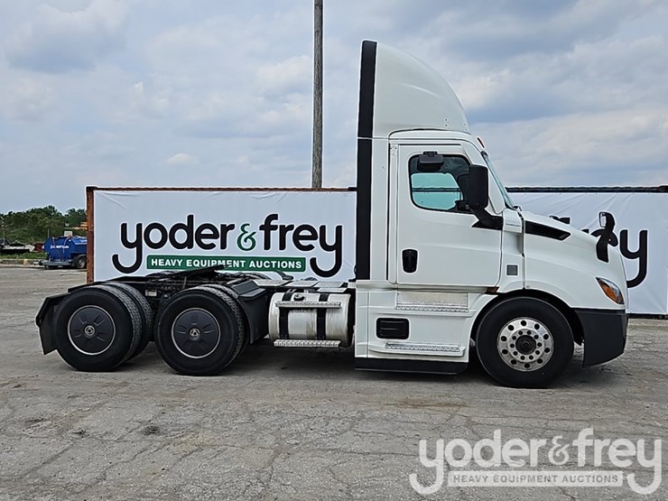 2022-freightliner-cascadia-116-image-5