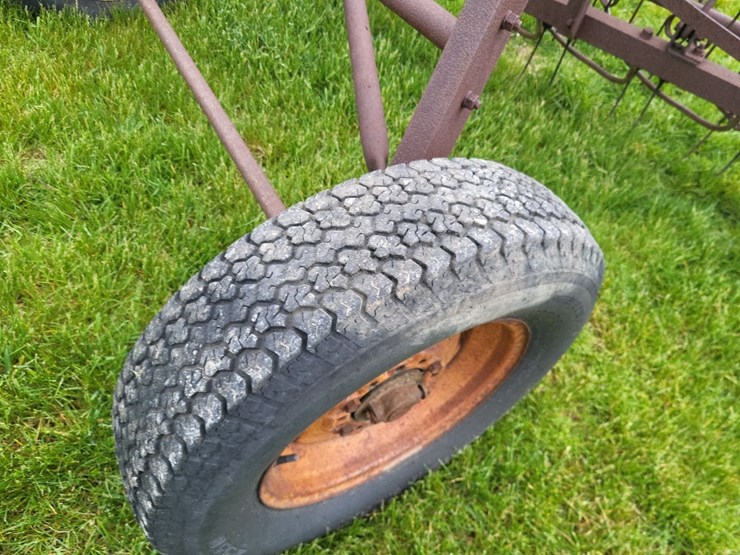 new-idea-bar-hay-rake-image-17