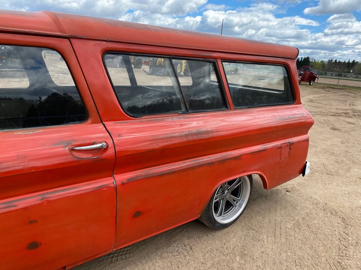 1963-chevrolet-suburban-image-18