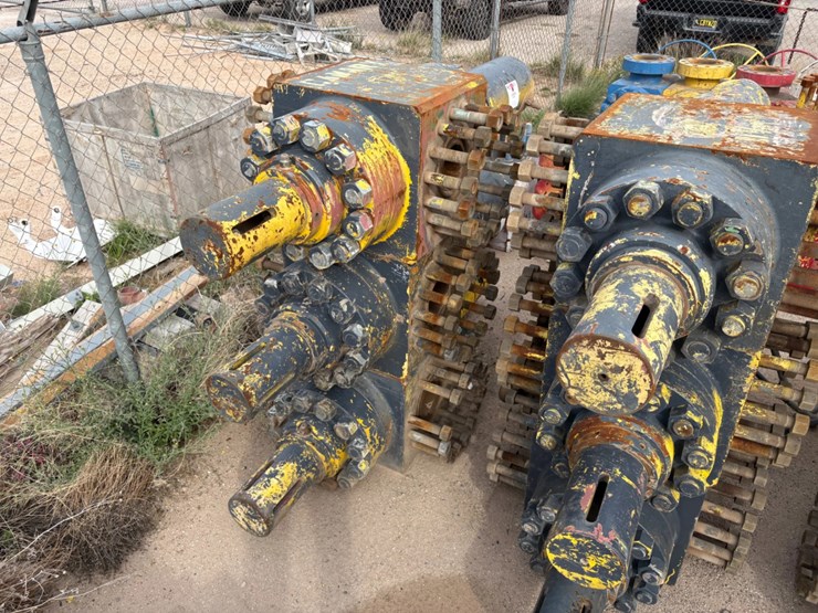 (3x$)-(3)-7-1/16”-15k-hydraulic-frac-valves-image-1
