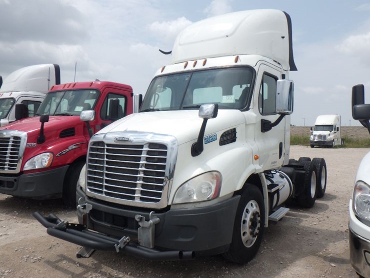 2017-freightliner-cascadia-113-image-1