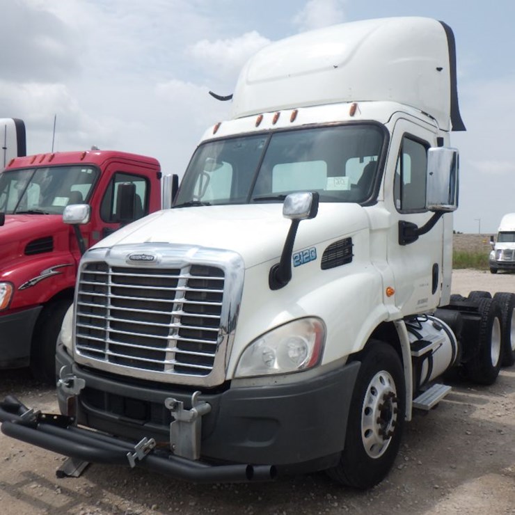 2017 FREIGHTLINER CASCADIA 113