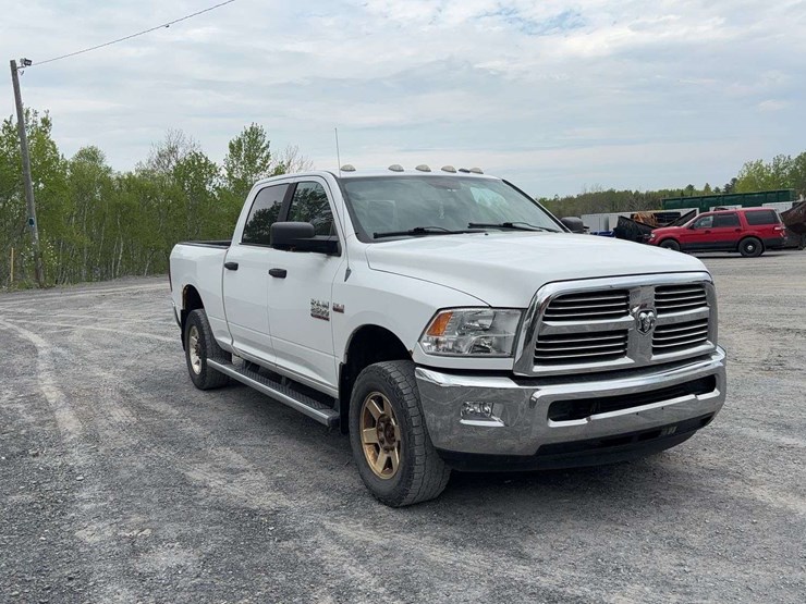 2013-dodge-2500-image-11