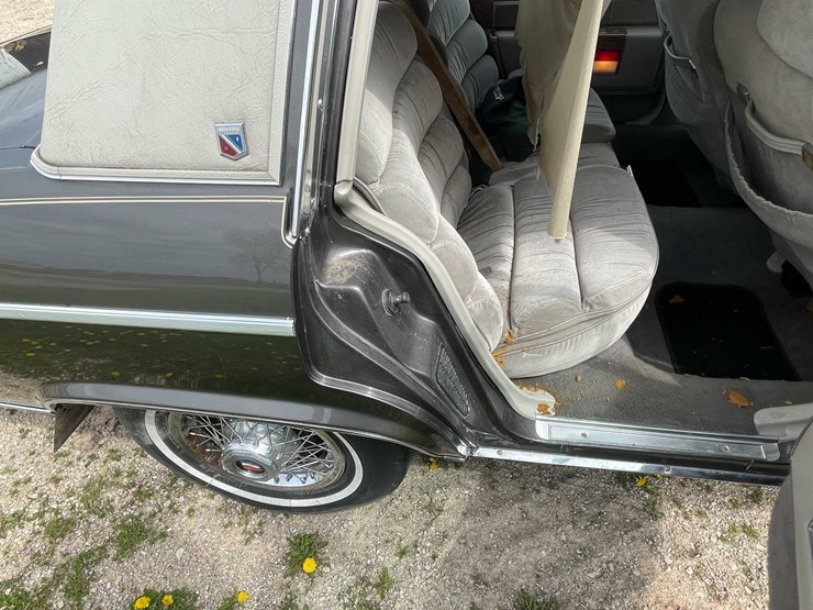 #140-•-1983-buick-park-avenue-(title-in-delay)-(kaukauna,-wi)-image-38