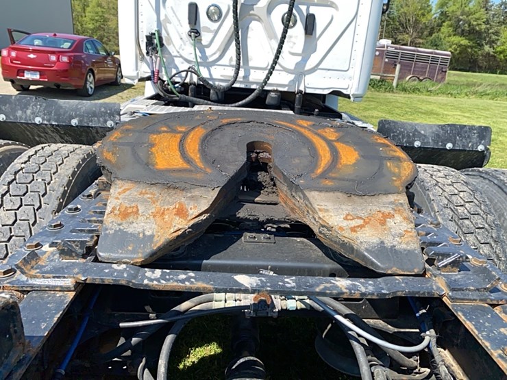 2019-freightliner-cascadia-day-cab-image-25