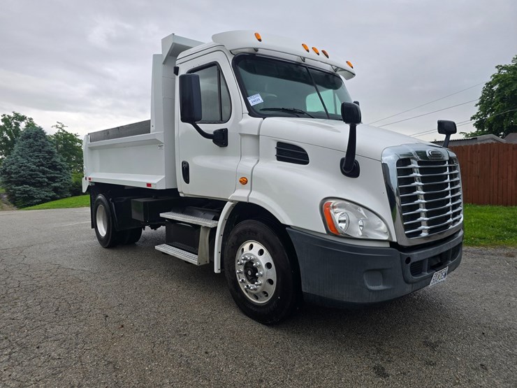 2015-freightliner-cascadia-113-image-30