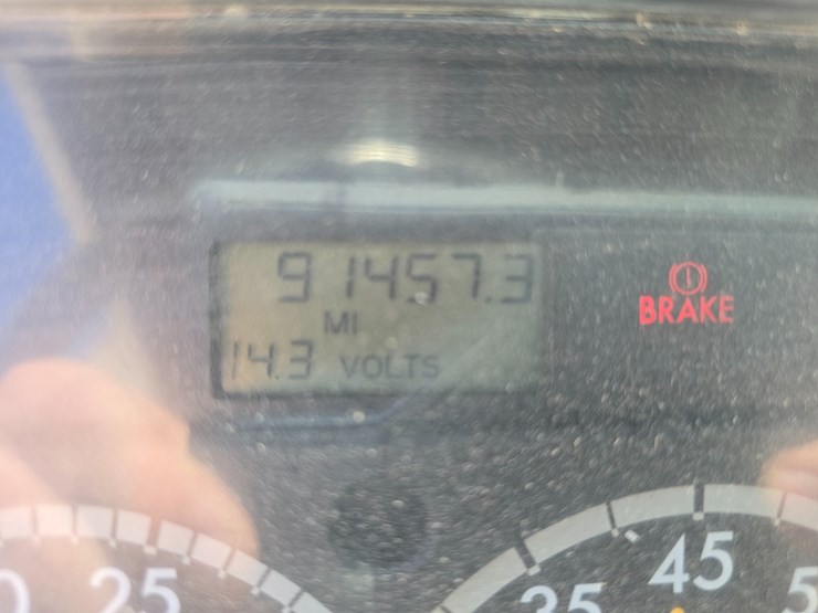 2001-freightliner-fl70-image-54