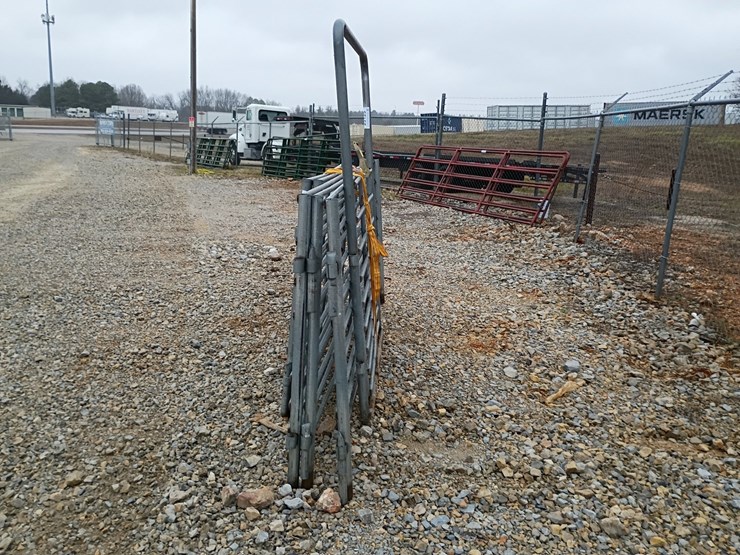#23125-•-corral-panels-w/-gate-image-2