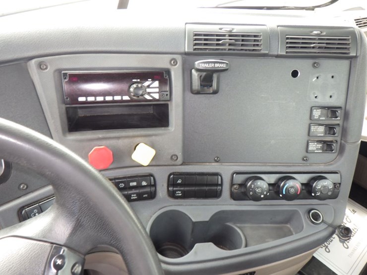 2018-freightliner-cascadia-125-image-15