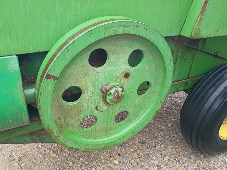 john-deere-336-image-14