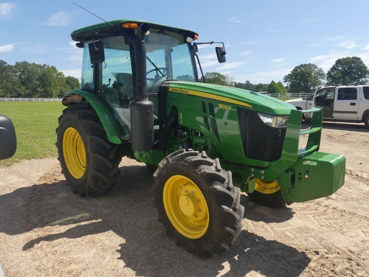 2024-john-deere-5100e-image-2