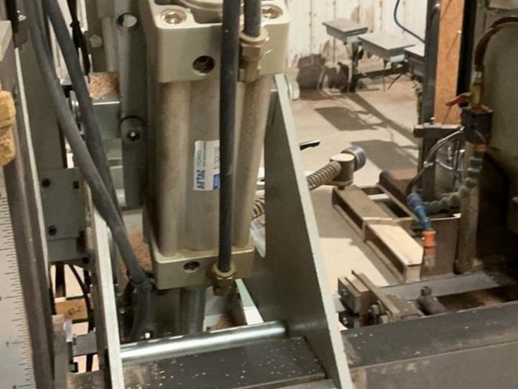 #185-•-2015-kentwood-hbr-300-horizontal-resaw-image-42