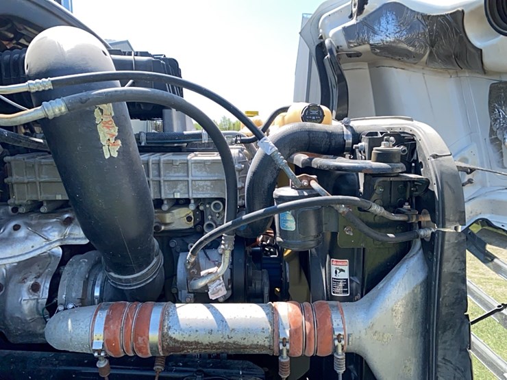 2019-freightliner-cascadia-day-cab-image-57