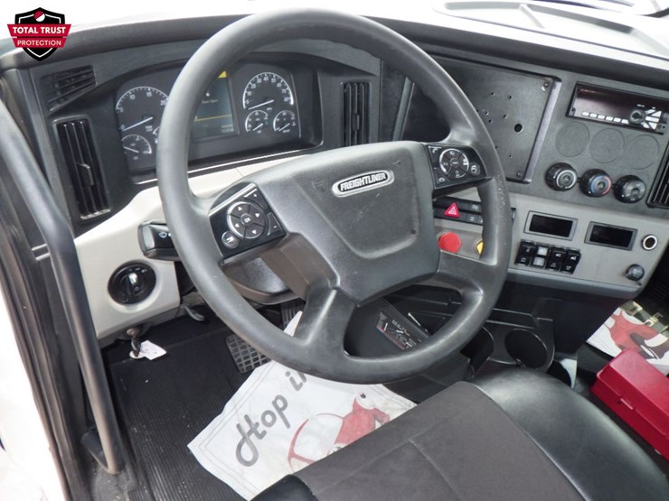 2019-freightliner-cascadia-116-image-13