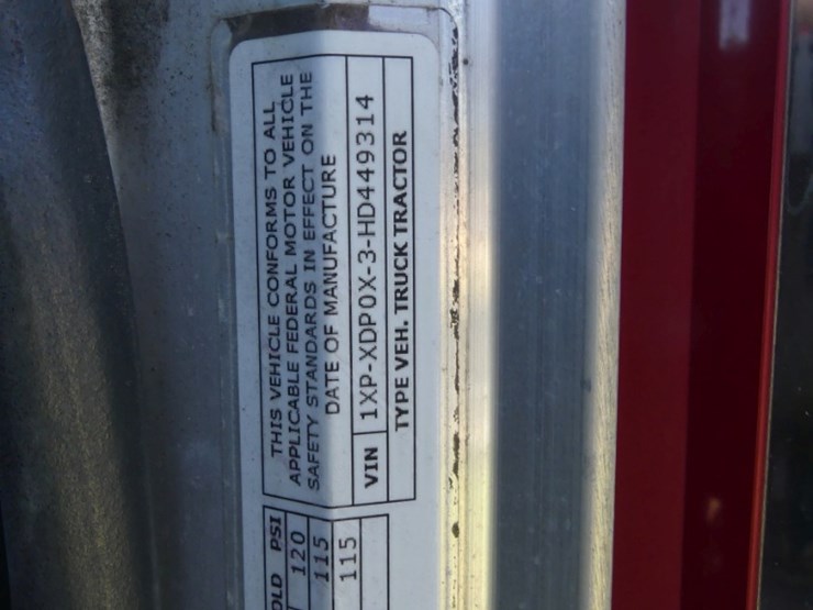 2017-peterbilt-389-image-23