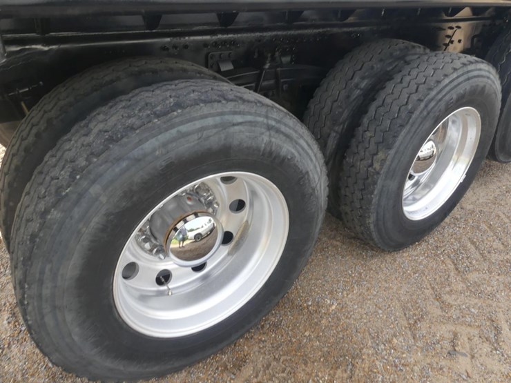 2020-mack-granite-64ft-image-11