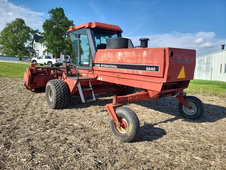 international-8840-swather-image-3