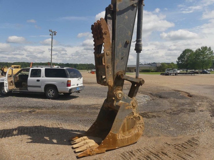 2014-deere-225d-lc-image-7