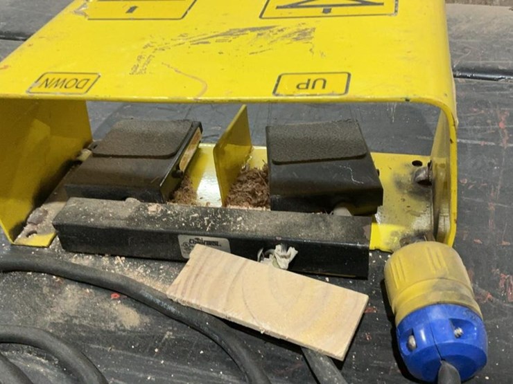 #157-•-scissor-lift-image-9