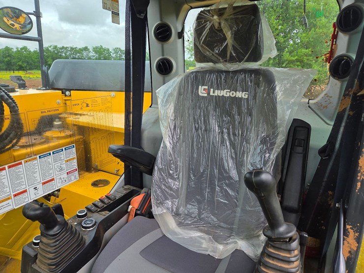 2022-liugong-excavator---only-318-hours-image-44