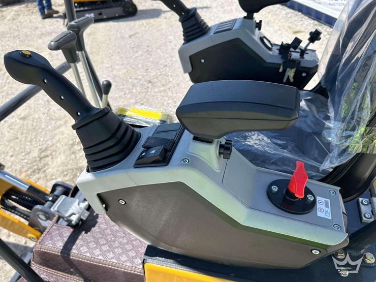 mini-excavator-image-12