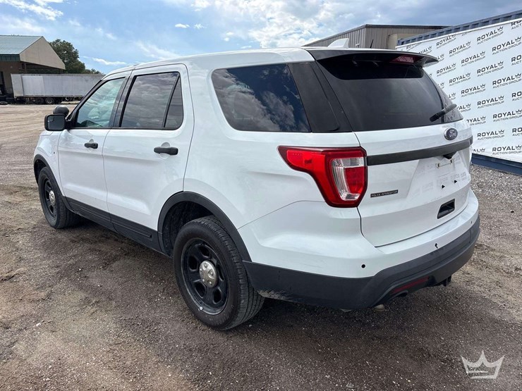 2017-ford-explorer-image-4