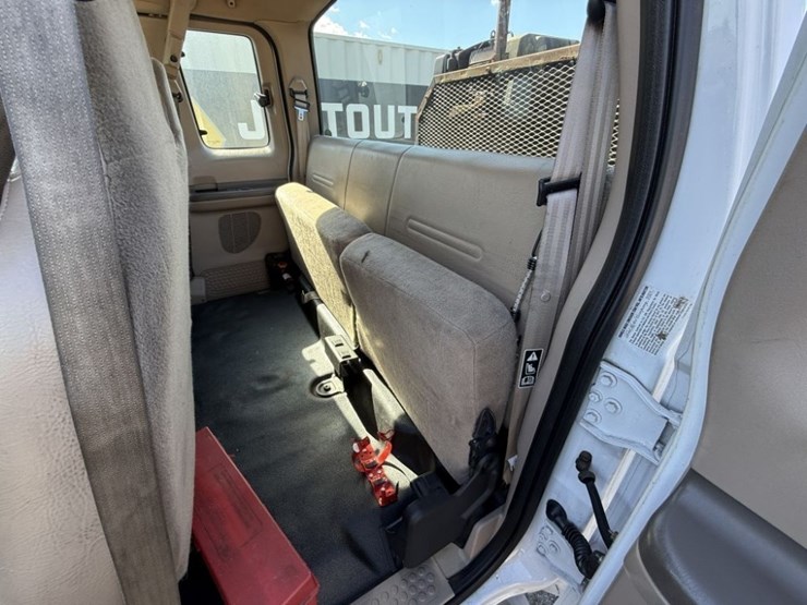2001-ford-f350-image-26