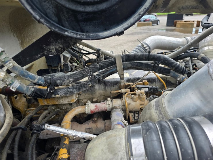 2009-peterbilt-365-image-54