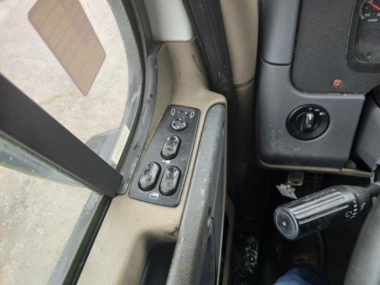 2015-freightliner-cascadia-113-image-68