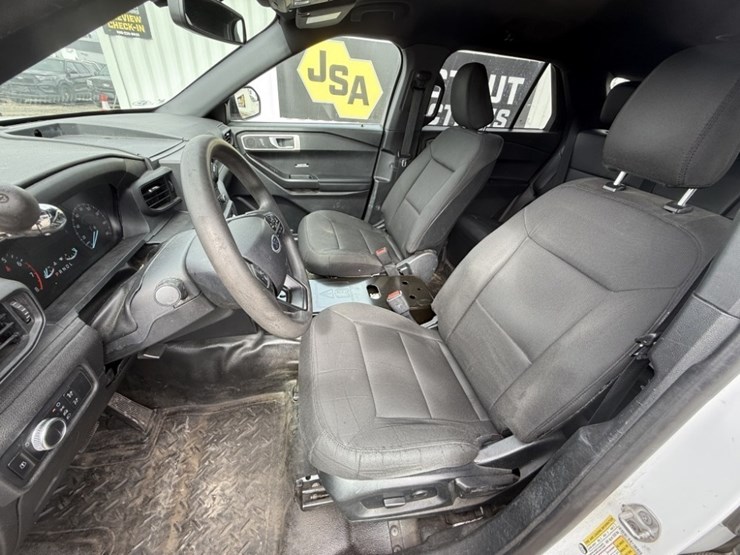 2020-ford-explorer-image-26