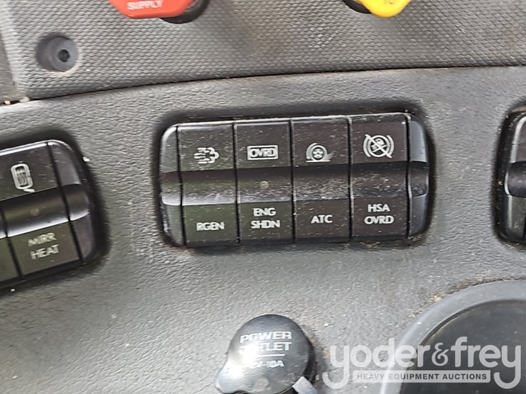 2019-freightliner-cascadia-125-image-42