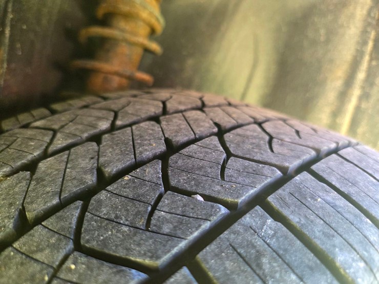 2003-pontiac-bonneville-sle-car-image-16