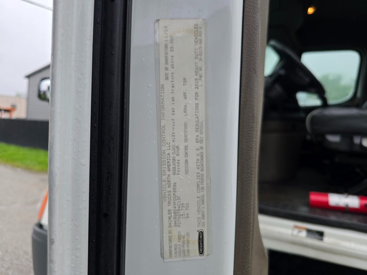 2015-freightliner-cascadia-113-image-51