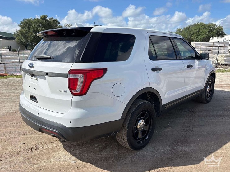2017-ford-explorer-image-3