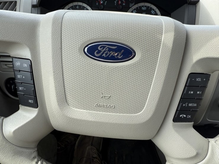 2012-ford-escape-image-27