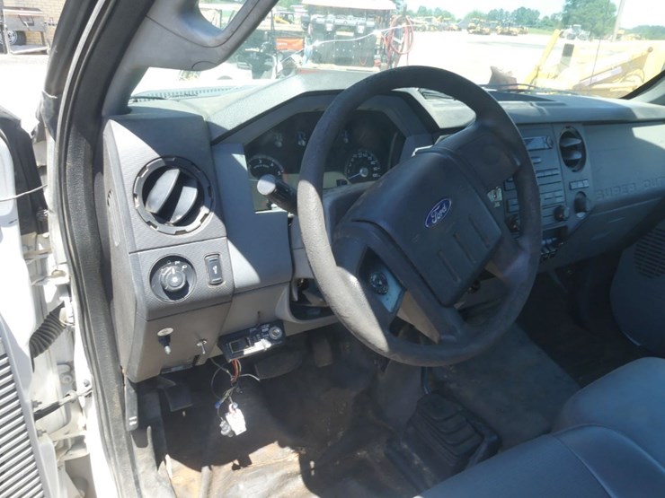2015-ford-f550-image-12