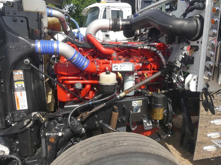 2018-peterbilt-389-image-10