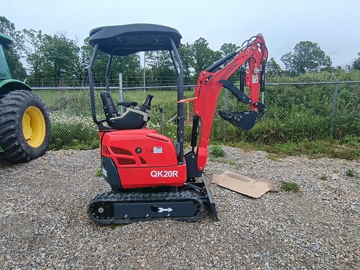 #24707-•-2025-agt-qk20r-mini-escavator-image-1