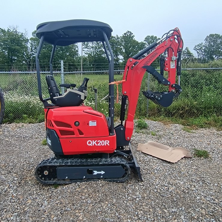 #24707 • 2025 AGT QK20R Mini Escavator