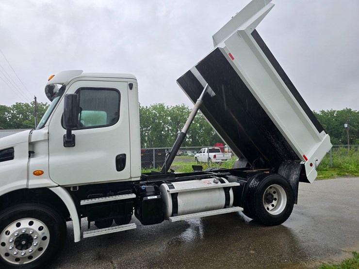 2015-freightliner-cascadia-113-image-71