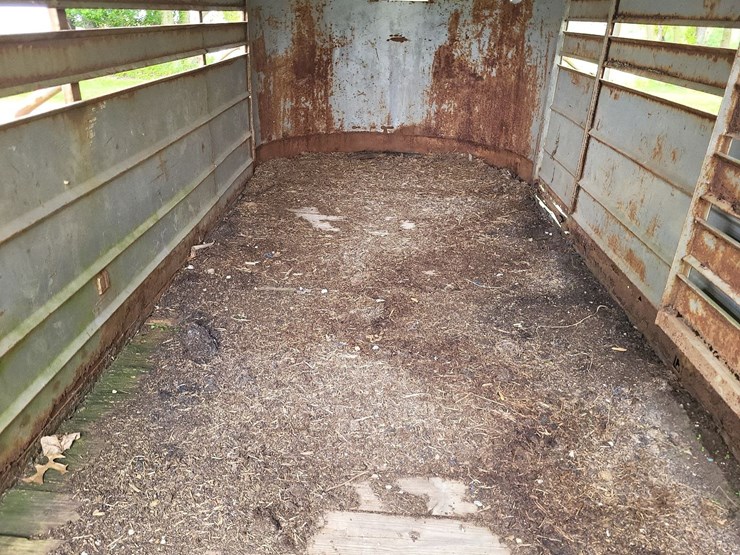 1990-s&h-tandem-axle-bumper-livestock-trailer-image-31