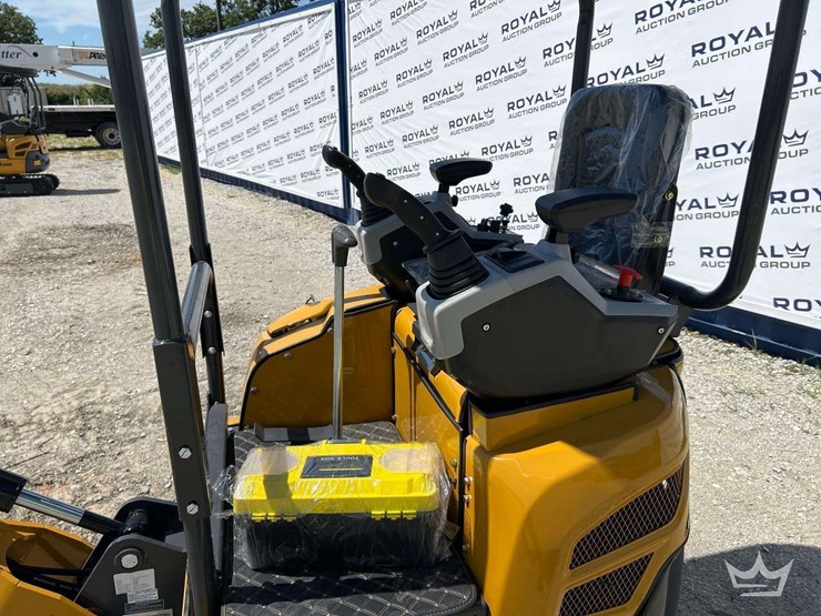 mini-excavator-image-12