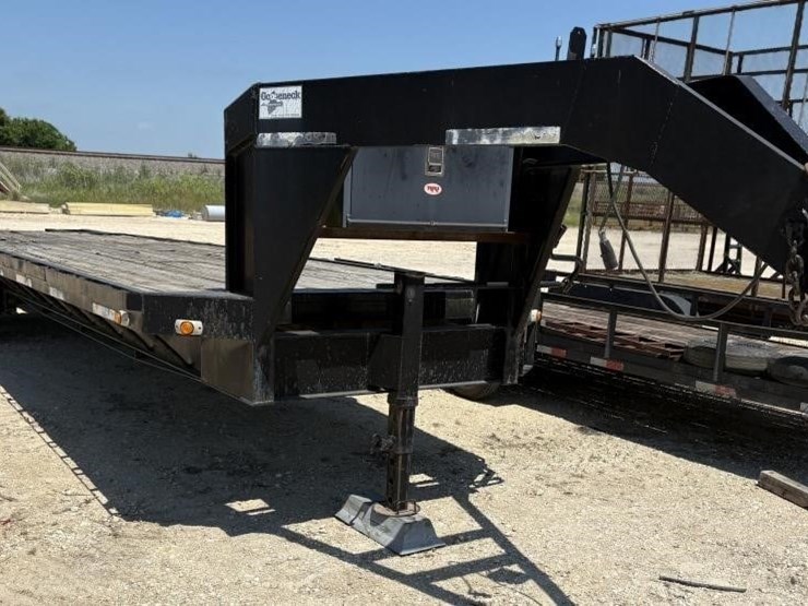 l2--2001-gooseneck-30x8-trailer-image-1