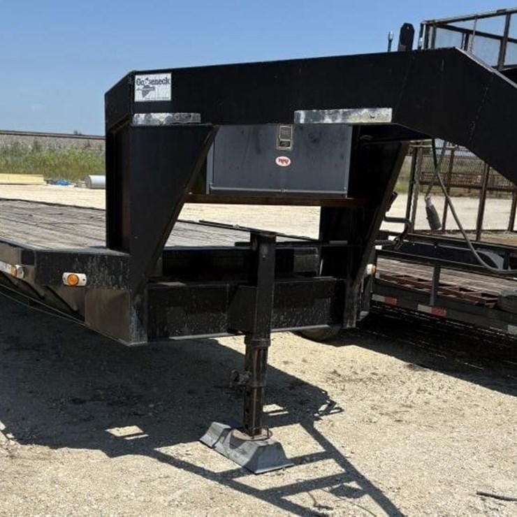 L2- 2001 Gooseneck 30X8 Trailer