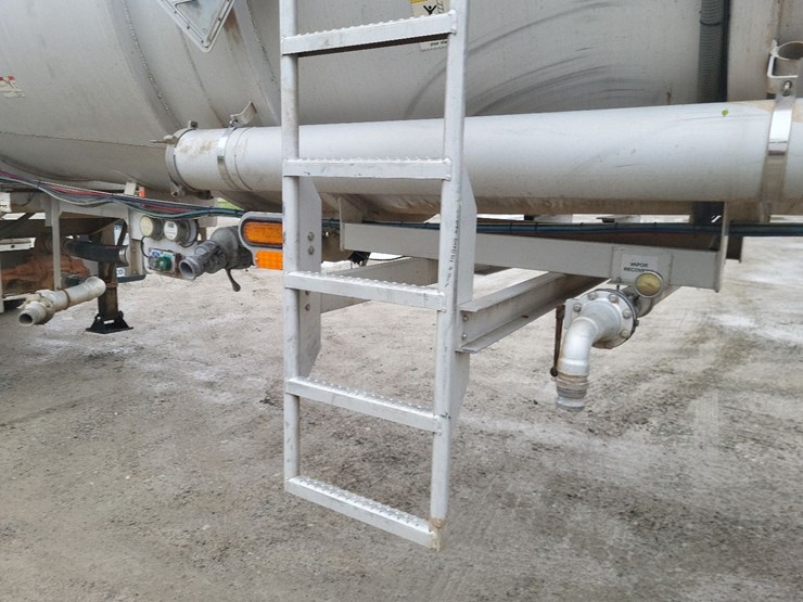 2012-brenner-8820-gallon-aluminum-tandem-axle-semi-tanker-trailer-image-31