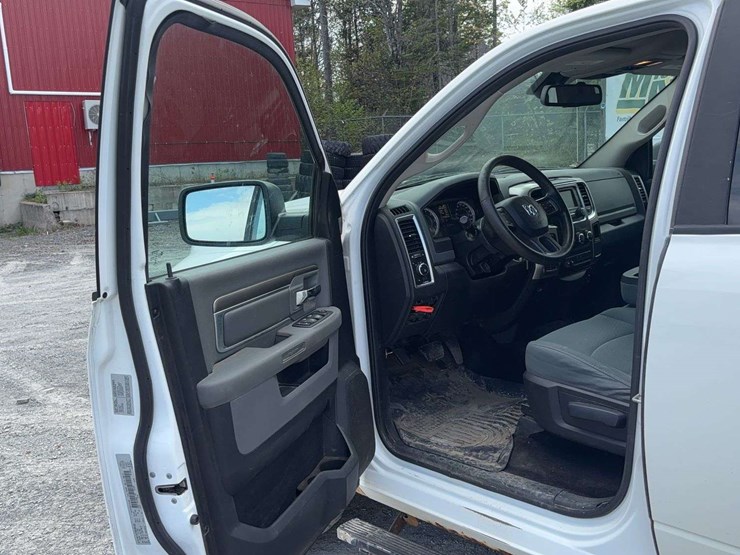 2016-dodge-1500-image-10