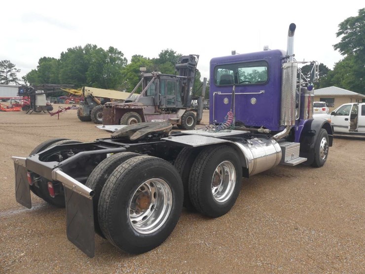 2000-peterbilt-379-image-3